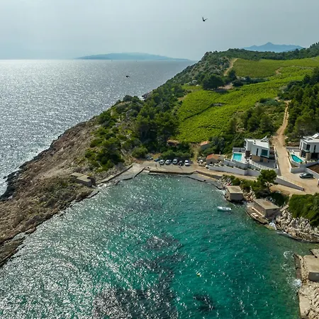 Willa Beachfront Luxury Mare, Featuring A Heated Pool, Fitness Area, And Sauna