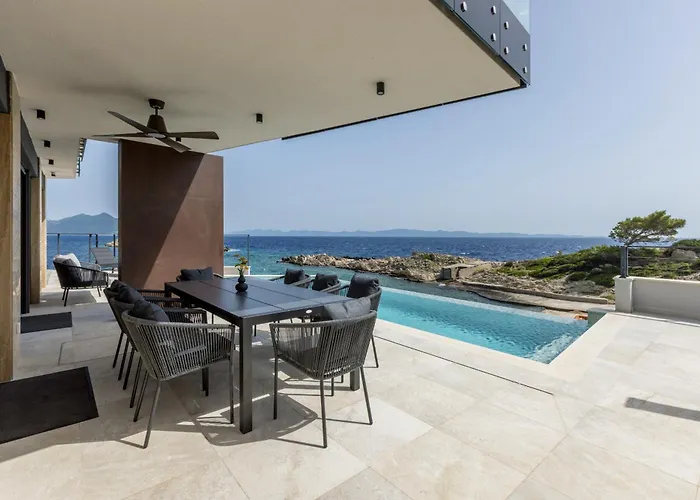 Beachfront Luxury Mare, Featuring A Heated Pool, Fitness Area, And Sauna Potomje