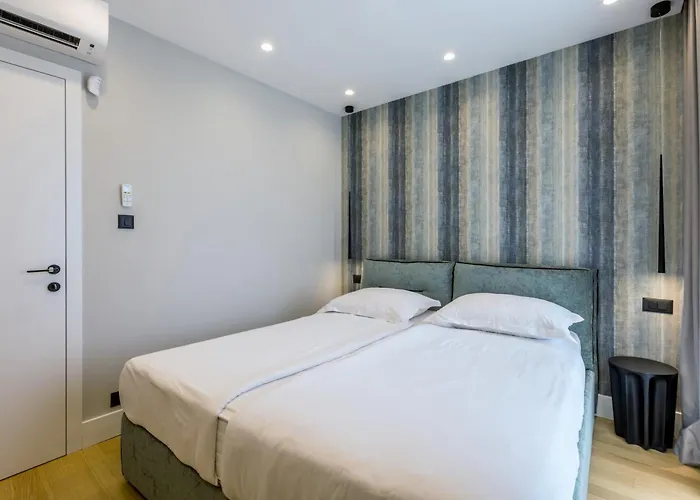 别墅 Beachfront Luxury Mare, Featuring A Heated Pool, Fitness Area, And Sauna