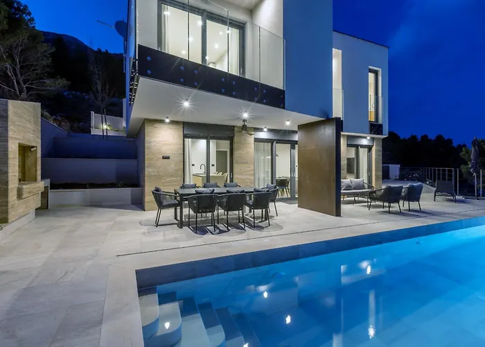 别墅 Beachfront Luxury Mare, Featuring A Heated Pool, Fitness Area, And Sauna Potomje