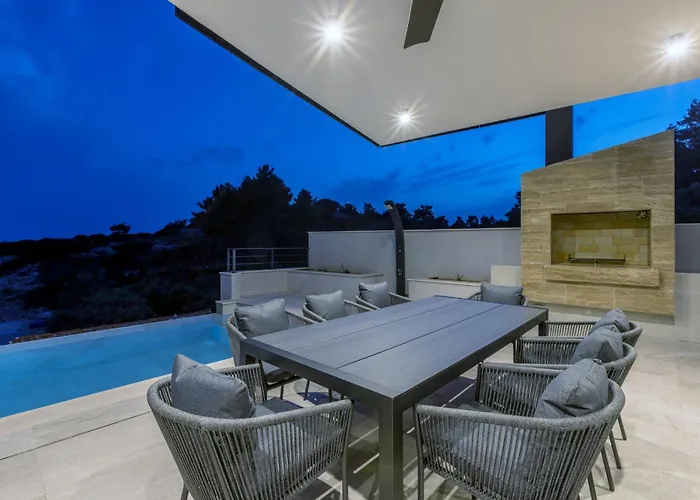 Beachfront Luxury Mare, Featuring A Heated Pool, Fitness Area, And Sauna * Potomje