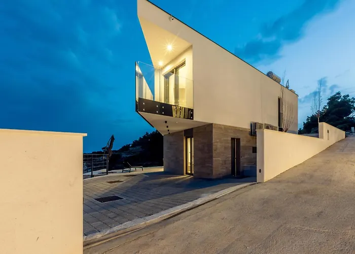 别墅 Beachfront Luxury Mare, Featuring A Heated Pool, Fitness Area, And Sauna Potomje