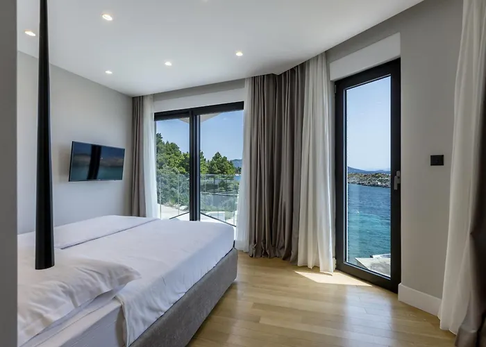 Beachfront Luxury Mare, Featuring A Heated Pool, Fitness Area, And Sauna 别墅 *