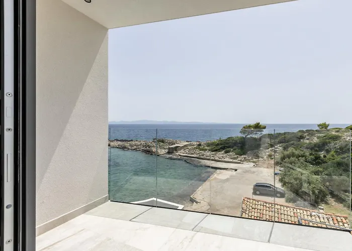 别墅 Beachfront Luxury Mare, Featuring A Heated Pool, Fitness Area, And Sauna
