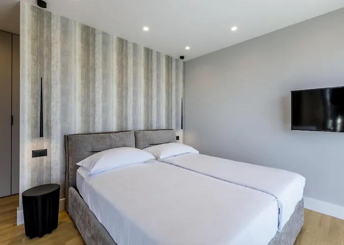 Beachfront Luxury Mare, Featuring A Heated Pool, Fitness Area, And Sauna 别墅 Potomje