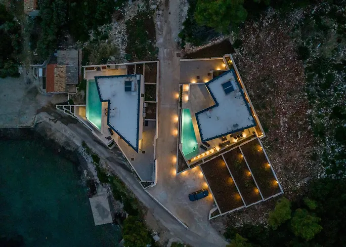 Beachfront Luxury Mare, Featuring A Heated Pool, Fitness Area, And Sauna 别墅