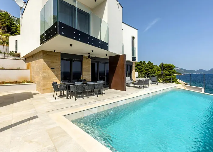Beachfront Luxury Mare, Featuring A Heated Pool, Fitness Area, And Sauna *